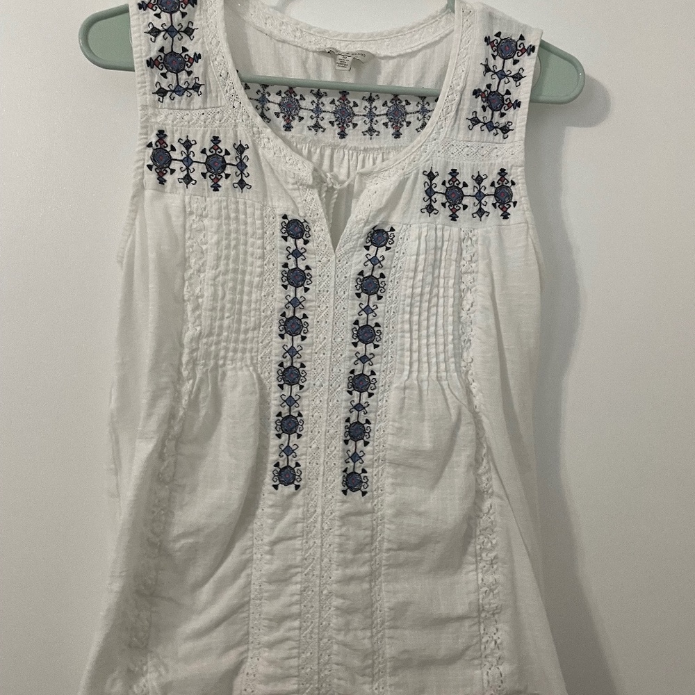 Lucky Brand White Embroidered Top Flowy S Tassel Tie Front